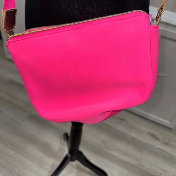 Lilly Pulitzer Giavanna Pink
Neoprene Crossbody Bag - Picture 13 of 14